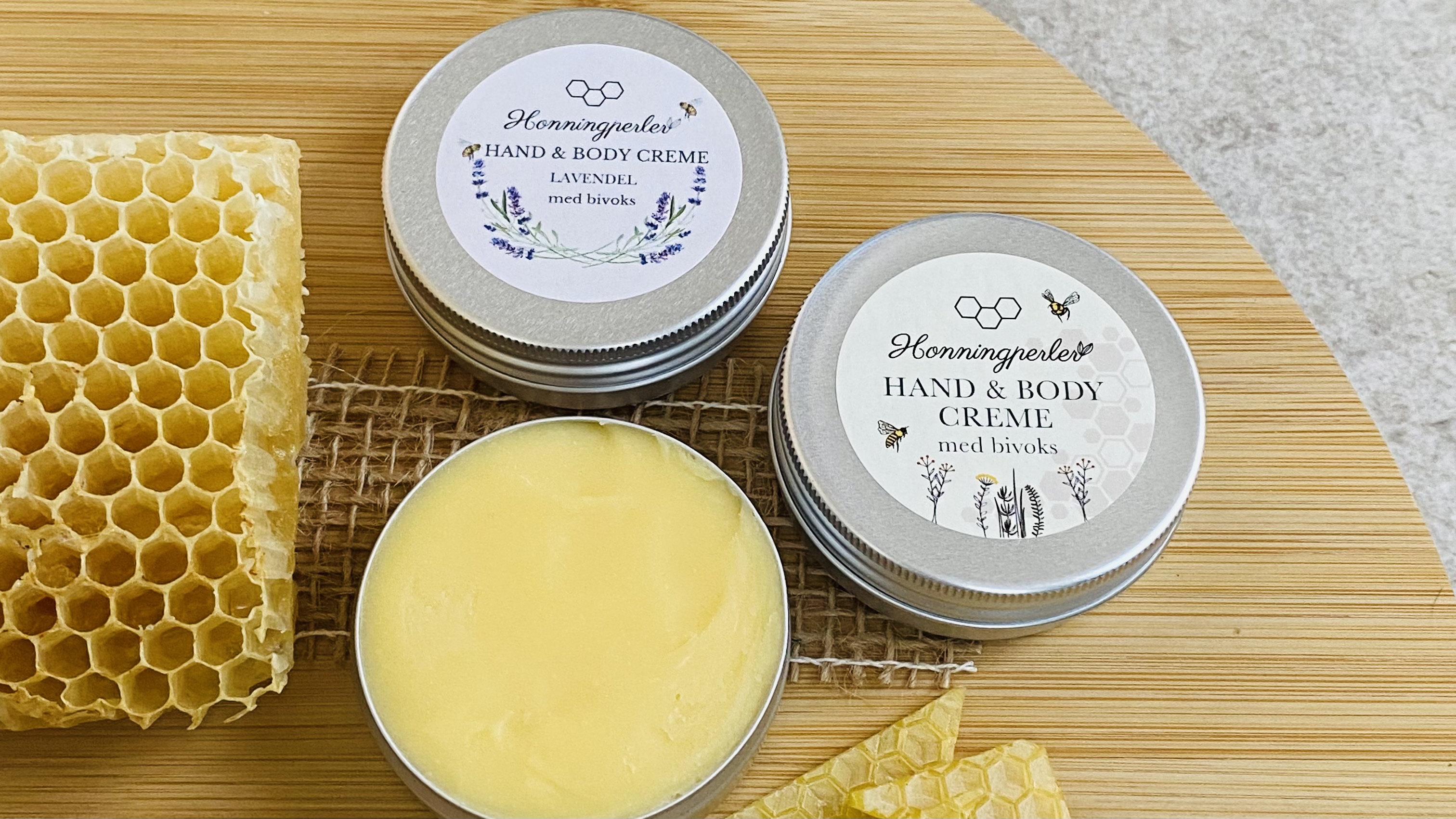 3 Bivokscreme i metald&aring;ser med lavendelduft, geraniumduft og duftneutral